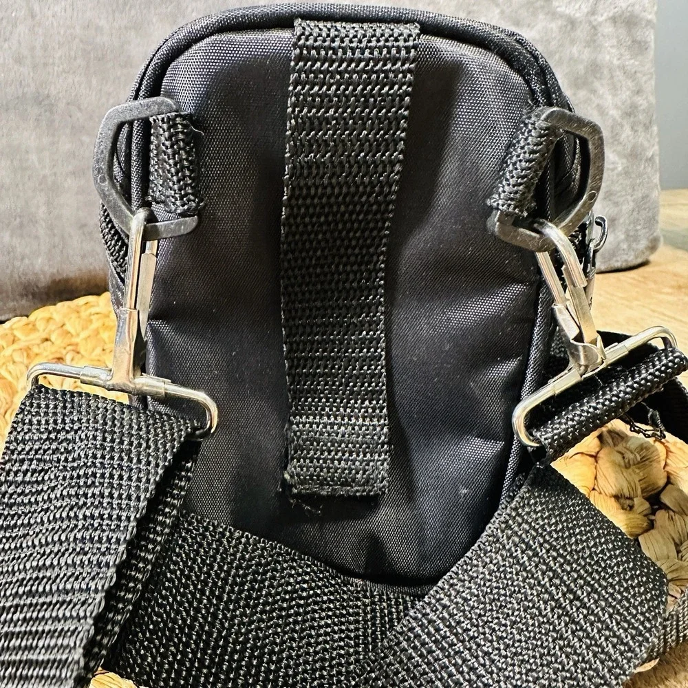 Samsonite Photo Camera Bag For Small Point And‎ Shoot Style Camera.